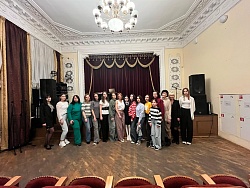 17 марта в Городском Доме Творчества состоялся мастер-класс для руководителей вокальных коллективов, педагогов учреждений дополнительного образования, ДМШ, ДШИ, солистов-исполнителей «Вопросы воспитания детского голоса и подготовки к профессиональному обу