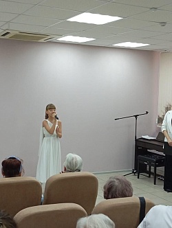 1 ноября в преддверие празднования дня народного единства артисты Ростовского Авторского Движения "Созвездие" Городского Дома Творчества представили праздничный концерт. Мероприятие состоялось в Центре социального обеспечения населения Ленинского района г
